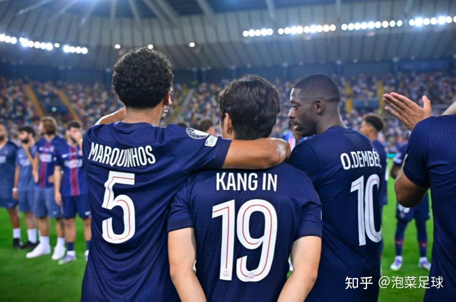 包含意大利国家队发布备战花絮;今晨防线松动;欧超杯任务艰巨;资深球员宣示担当的词条 包含意大利国家队发布备战花絮;今晨防线松动;欧超杯任务艰巨;资深球员宣示担当的词条