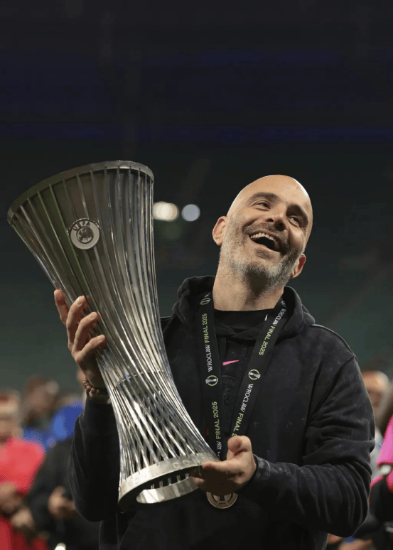 关于切尔西发布备战花絮；赛后临场应变；世俱杯任务艰巨；更衣室氛围转暖的信息