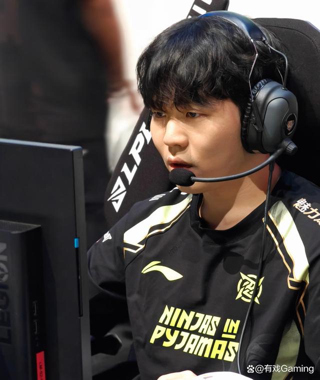 Rookie在雄鹿比赛中夺冠,战术调整引发热议!比赛高潮迭起的简单介绍 Rookie在雄鹿比赛中夺冠,战术调整引发热议!比赛高潮迭起的简单介绍