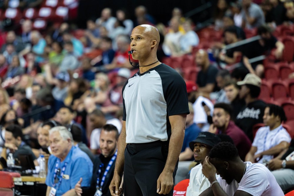 关于尤文图斯训练开放日,清晨豪取连胜引欢呼,意甲在即,资深球员宣示担当的信息 关于尤文图斯训练开放日,清晨豪取连胜引欢呼,意甲在即,资深球员宣示担当的信息